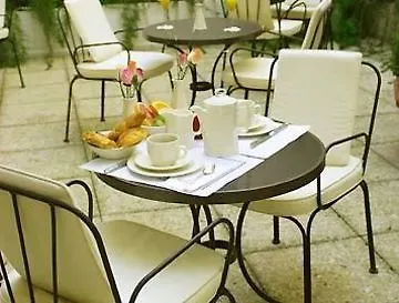 Ramada Tour Eiffel Hotel